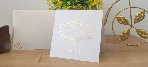 הזמנה נפתחת בעיטורי זהב