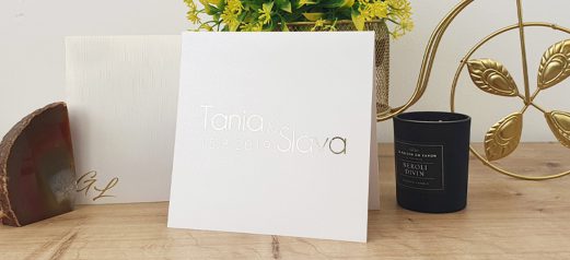 הזמנה נפתחת 15×15 עם הטבעת זהב