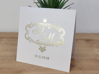 הזמנה נפתחת בעיטורי זהב