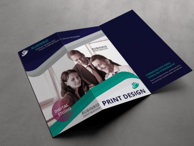 ברושור כחול ירוק עם תמונה