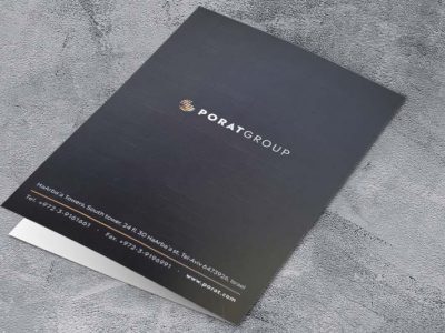 פולדר מעוצב רקע שחור ולוגו חברה